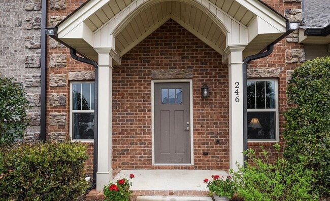 Photo - BEAUTIFUL TOWNHOME- SHOWING BY APPOINTMENT ONLY