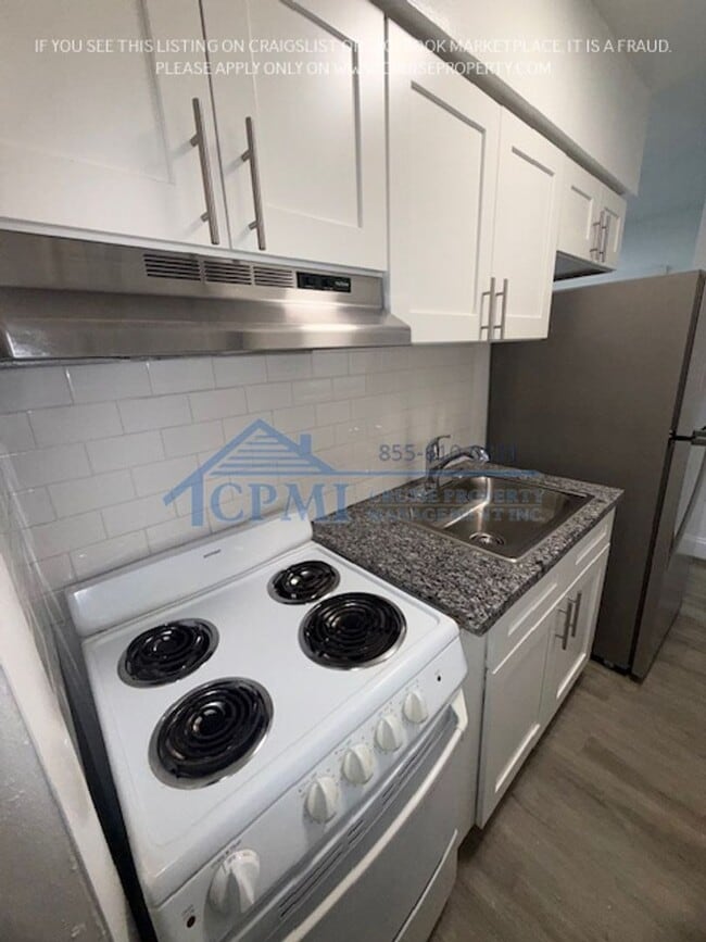 Photo - $995 Deposit w/ approved credit on this Great Neighborhood and Location - WASHER and DRYER IN UNIT!
