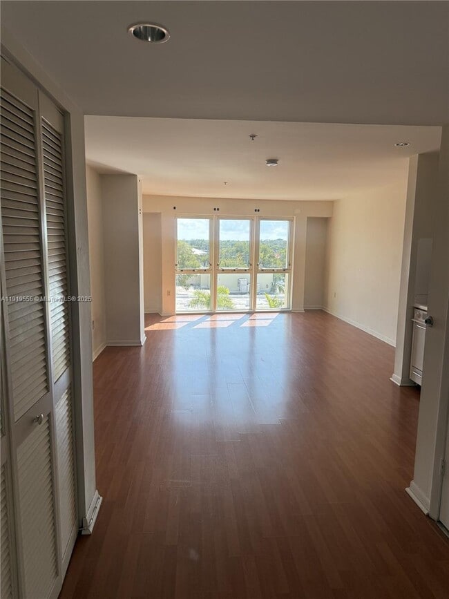 Building Photo - 5703 SW 72nd St Unit 5777