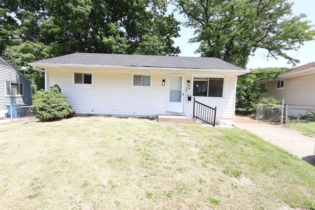 Photo - Beautifully Renovated 3BR Ranch with HUGE Backyard & Modern Updates