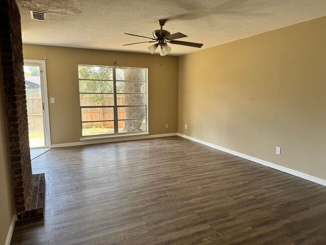Photo - FOR RENT – 2 Bed / 1 Bath Triplex in Citrus Park, Ocala, FL – Available Now!