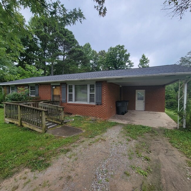 Building Photo - 3/1 Brick Ranch-Cookeville City-Carport