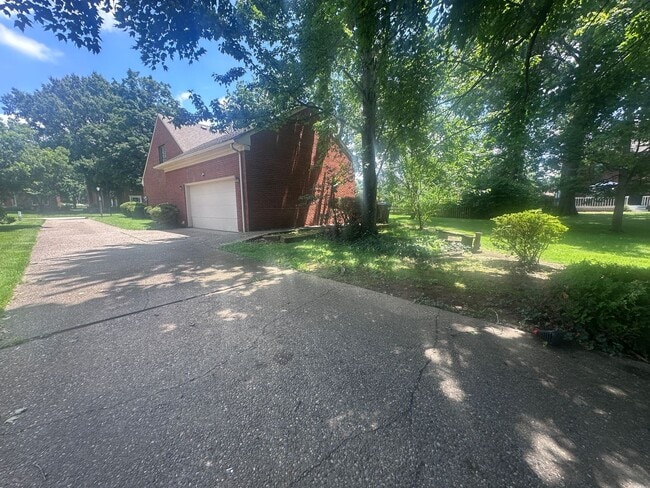 Photo - Unique Lyndon area 4 bedroom home with multiple common areas