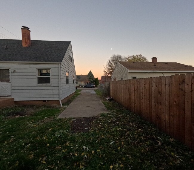 Photo - 915 Fairway St