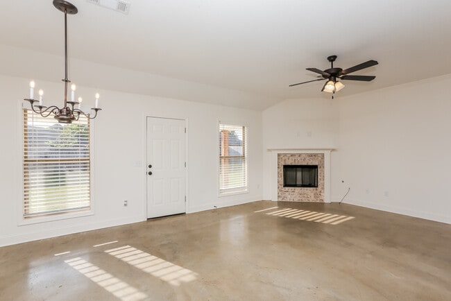 Photo - 170 Harvey Cir