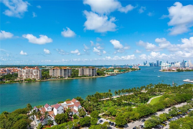 Building Photo - 100 South Pointe Dr Unit 1802 Rental
