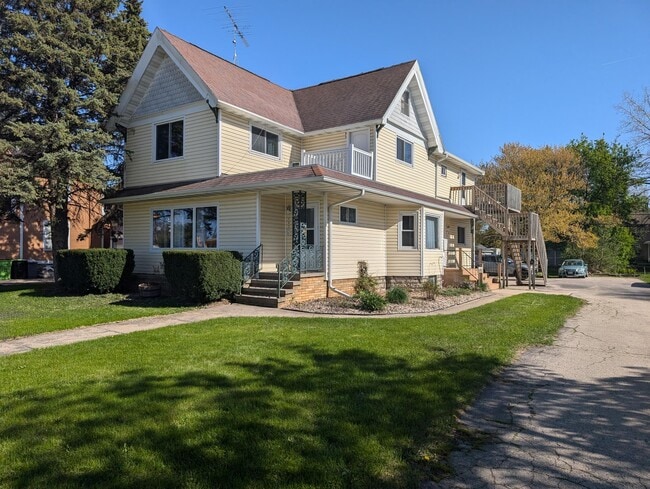 Building Photo - 563 E Main St Unit 565 E Main St