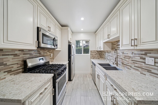Photo - 7571 Willoughby Ave Unit 2