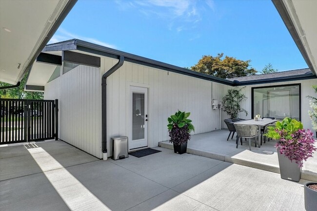 Photo - 102 Greencroft Dr