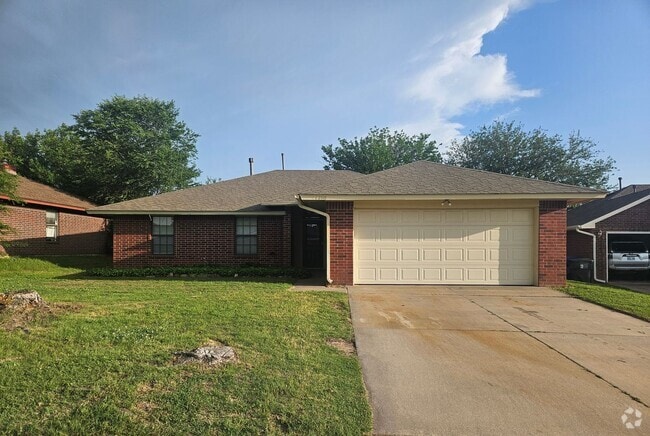 Building Photo - (3) Bed/(2) Bath Available NOW! Pet Negoti... Rental