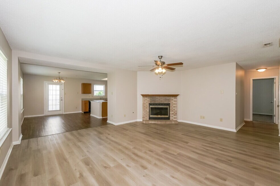 2282 Shadowbrook Dr