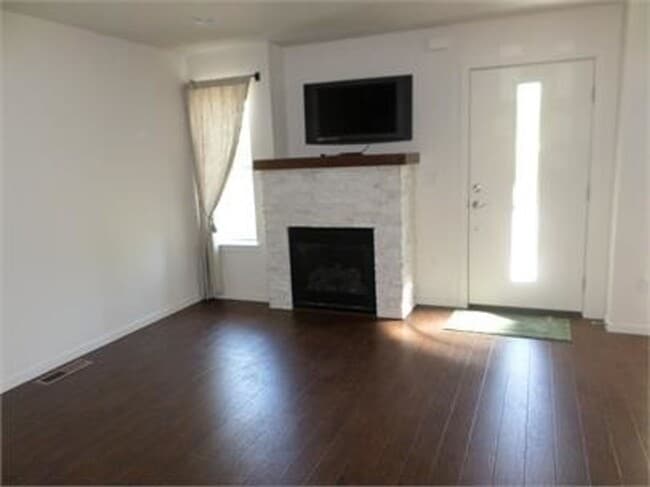 Photo - Stunning town home in the Ridgeview Place ...