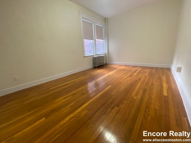 Building Photo - 1800 Commonwealth Ave Unit 27
