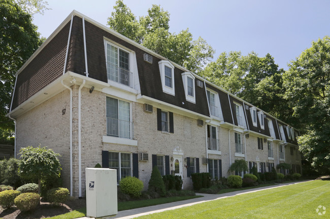 Building Photo - Westwood Manor: In-Unit Washer & Dryer, Co... Rental