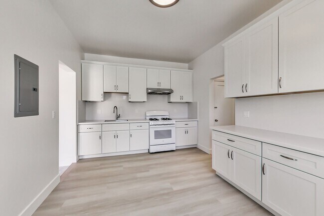 Building Photo - 1135-1139 Kearny St Unit 1139 Rental