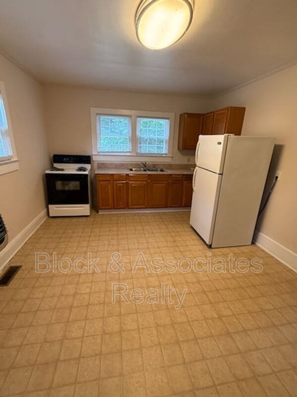 Photo - 2040 Carl Dr