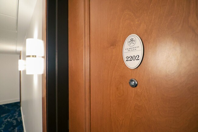 Photo - 242 Rideau St