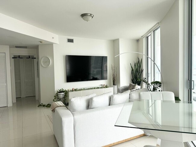 Photo - 300 S Biscayne Blvd Unit T-2208