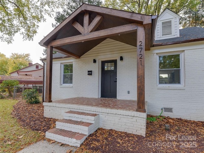 Photo - 2721 Mayflower Rd