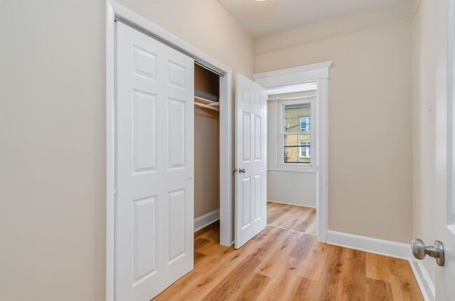 124 W 54th St Unit 2