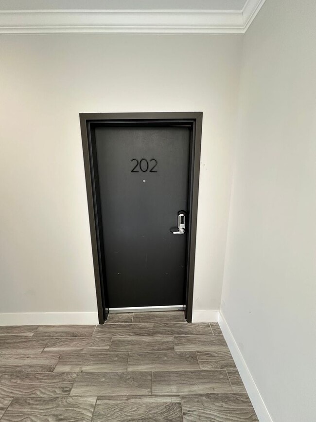 Photo - Beautiful Fully Furnished 1 Bed 1 Bath in ...