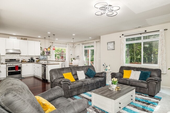 Photo - Gorgeous Modern Craftsman in Outlook Ridge...