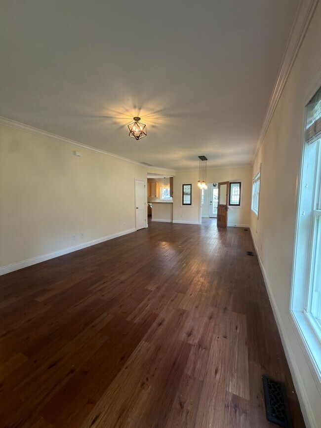 Photo - 309 E Wylie St