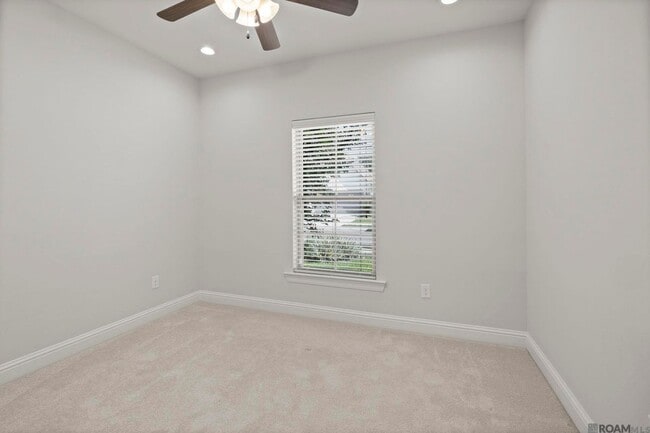 Photo - 471 Lake Breeze Dr