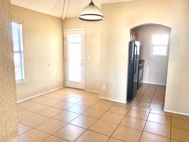 Photo - 7504 Howard St