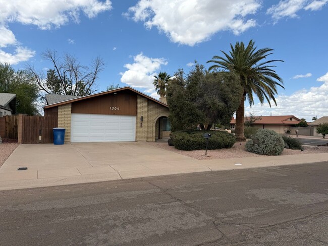 Photo - Beautiful 3bedroom/1.75 bathrooms, Corner Lot with RV Gate with Lush Backyard