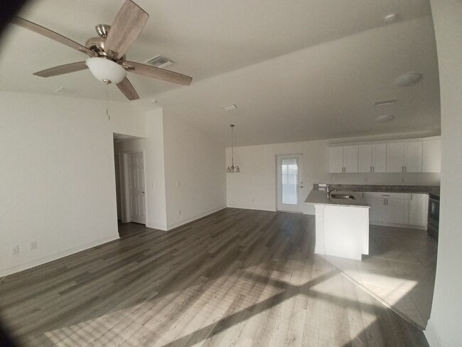 Photo - 2028 NE 5th Pl