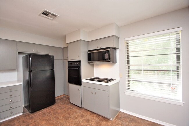 Photo - 010 BART Unidad A