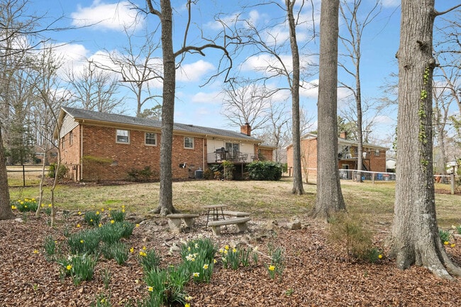 Building Photo - 5110 Pine Trail Dr Rental