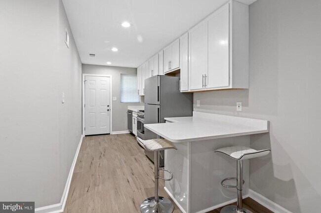 Photo - 1346 N Carey St