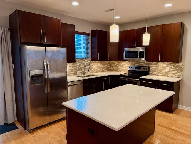 Photo - 115 Haines St