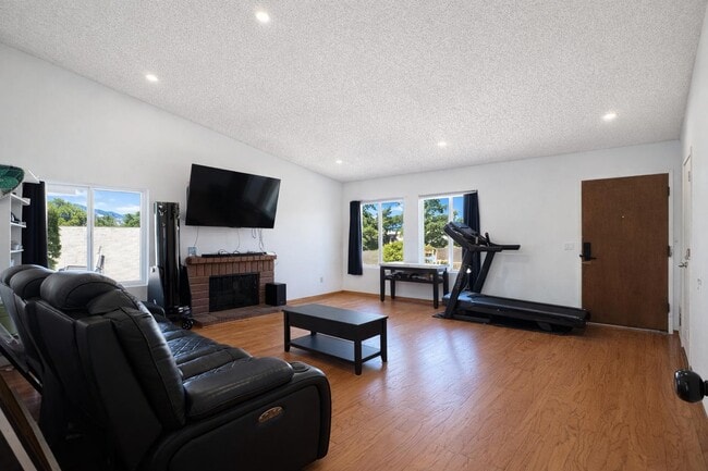 Photo - 11493 Lev Ave