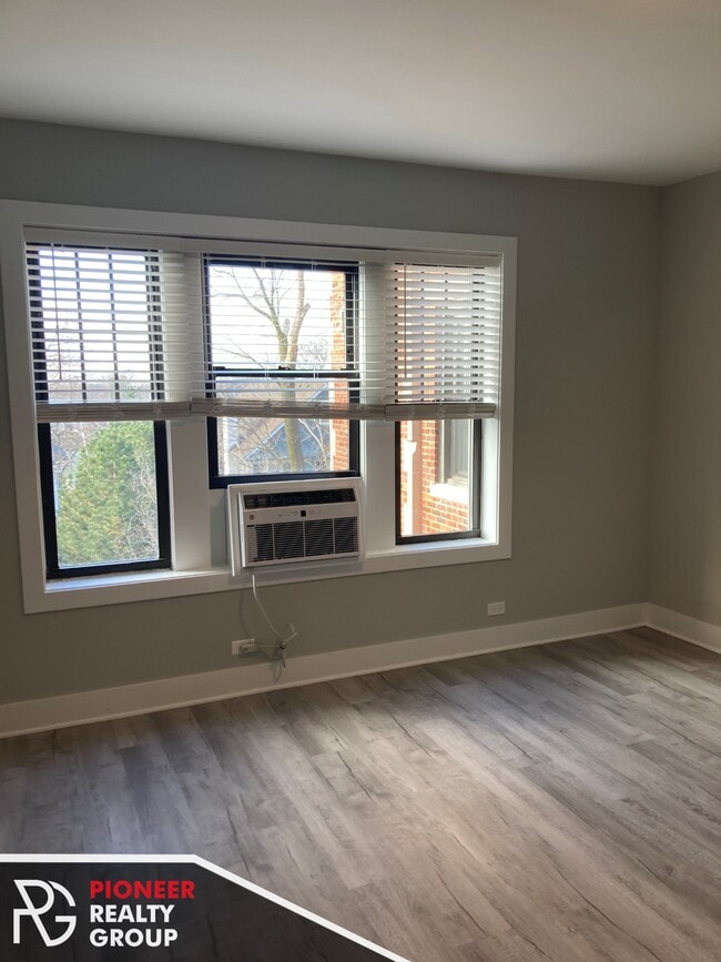 Building Photo - 371 Hazel Ave Unit 5 Rental