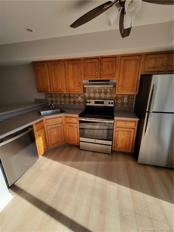 6 Manorwood Dr Condo Unit 6 Condo for Rent in Branford, CT