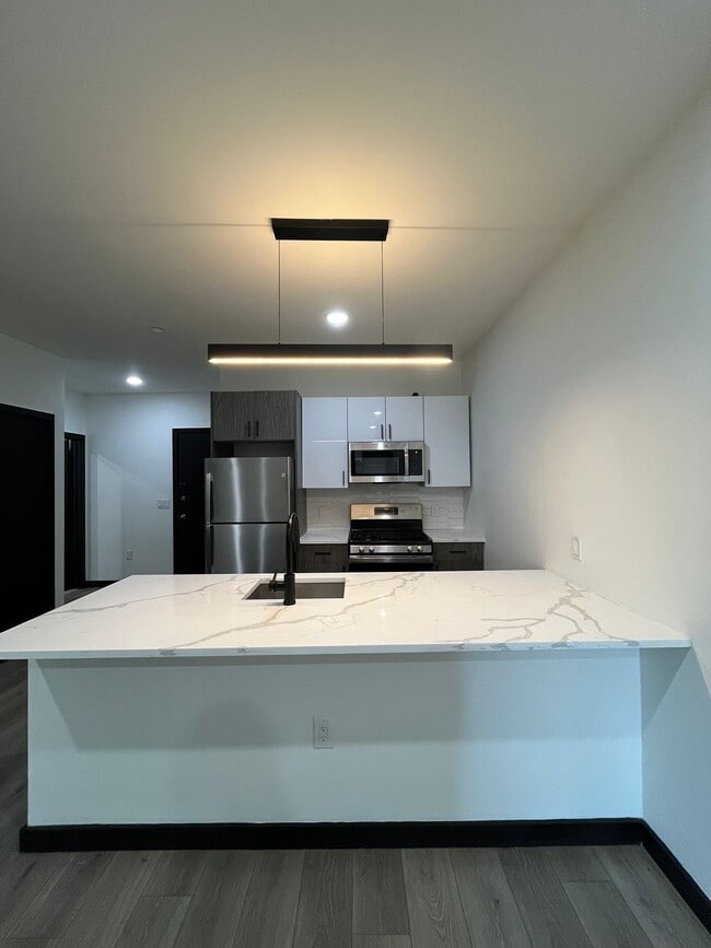 Building Photo - 166 Martin Luther King Jr Dr Unit 401