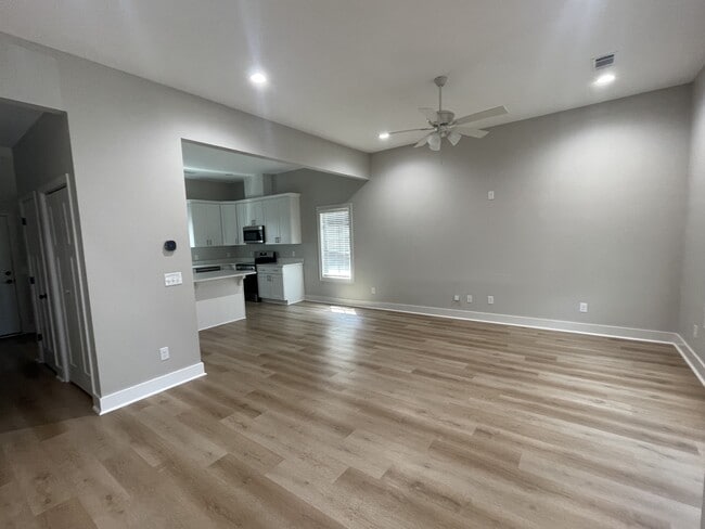 Photo - 104 W 9th St