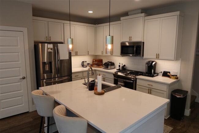 Photo - 1511 E Sandalwood Ln