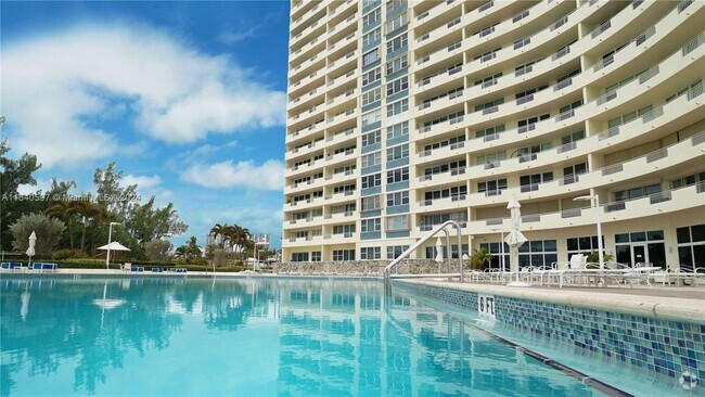 Building Photo - 3180 S Ocean Dr Unit #810 Rental