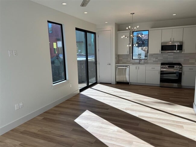 Photo - 1133 Walton Ln