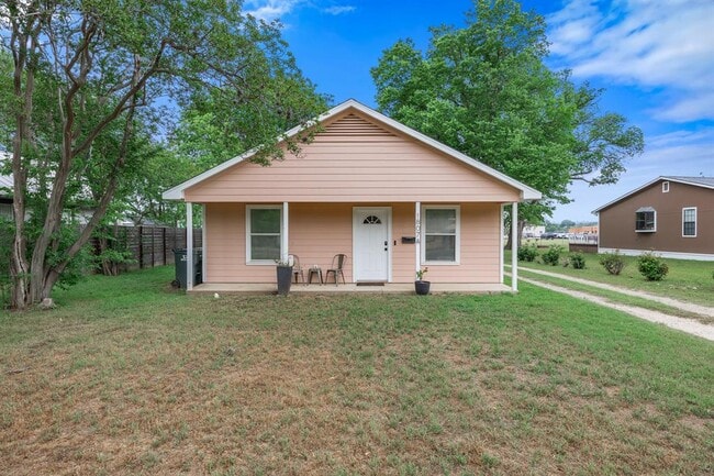 Photo - 1807 Pecan St House