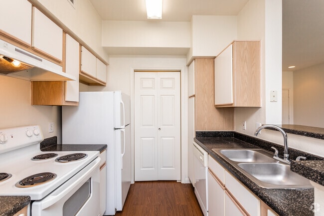 1BR, 1BA - 739SF Kitchen - Rincon Apartments