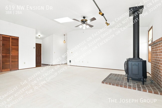 619 NW Ensign Dr