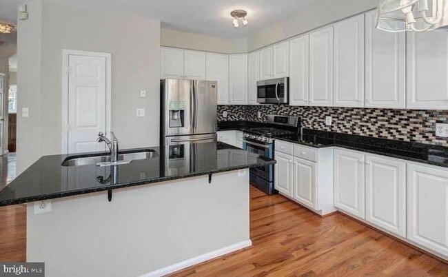 Photo - 21276 Victorias Cross Terrace