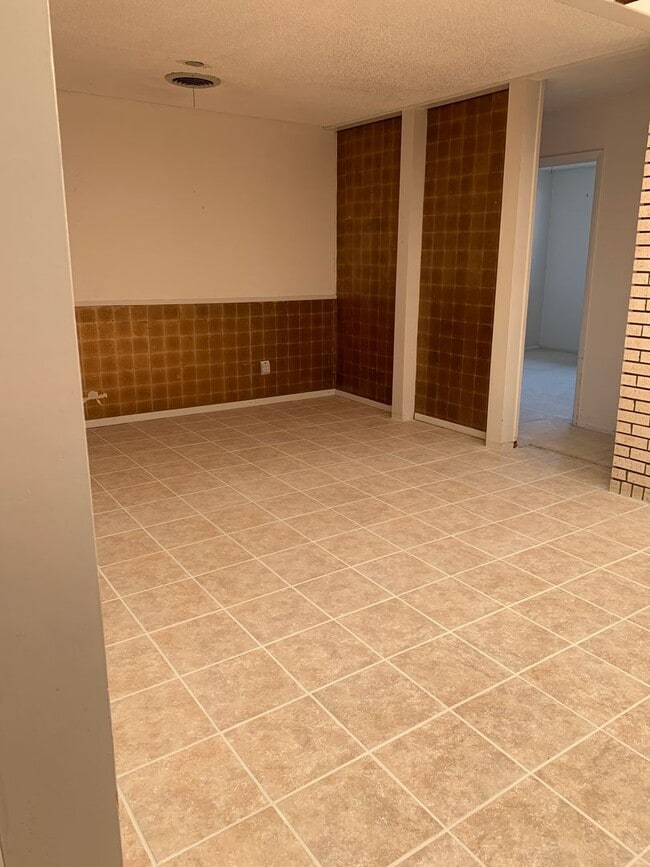 Photo - 1640 Courtland Cir