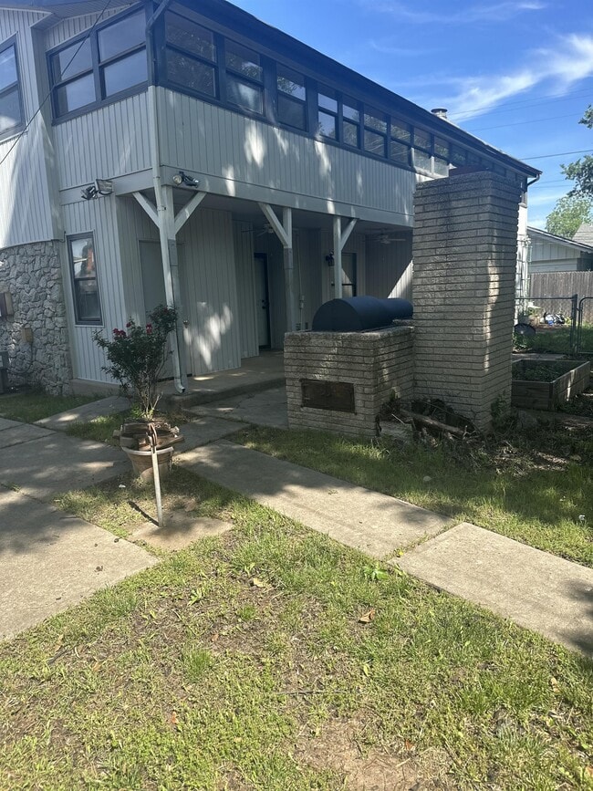 Photo - 3612 N Drexel Blvd