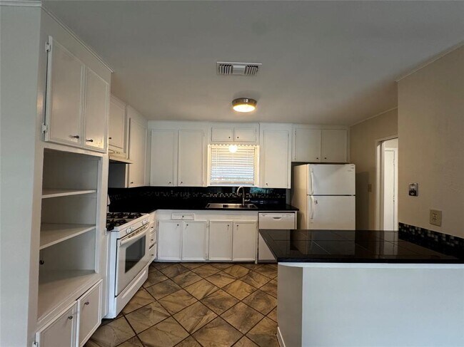 Photo - 5806 Coventry Ln
